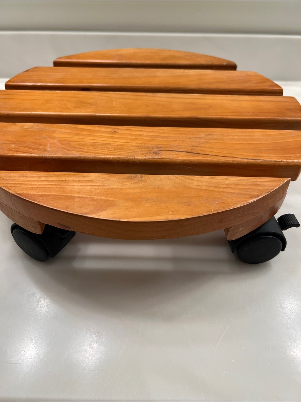 Wooden plant stand with wheels - Picture 2 of 4
